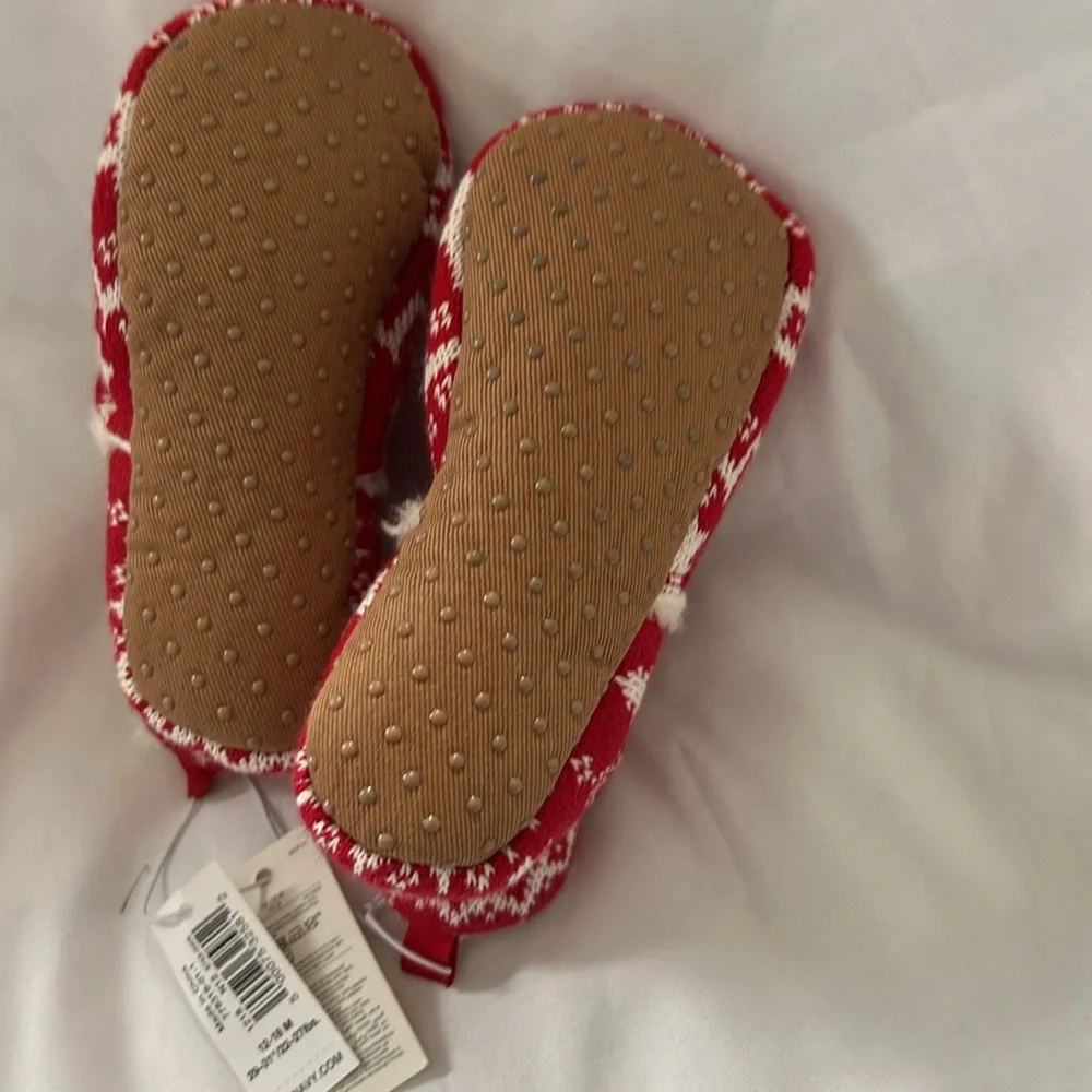 NWT Old Navy Red Sweater Baby Slippers 12-18M